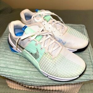 Nike Women's Metcon Sz 8.5 Shoes, White/Mint Foam/University Blue